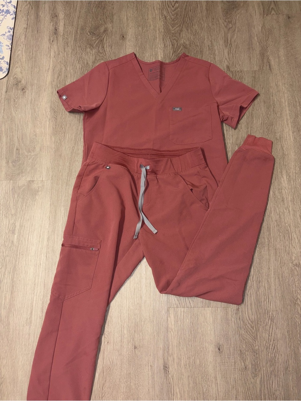 Figs Women's Jogger Scrub Set in Dusty Rose